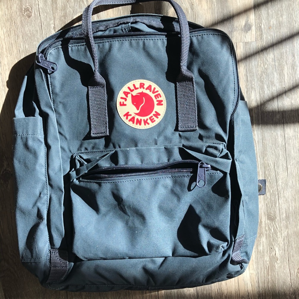 Brand new Fjallraven kanken backpack!💙 navy color